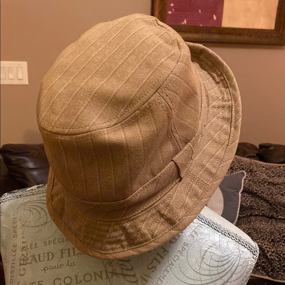 NWT Men’s Tan Pinstriped Bucket Hat (OS)